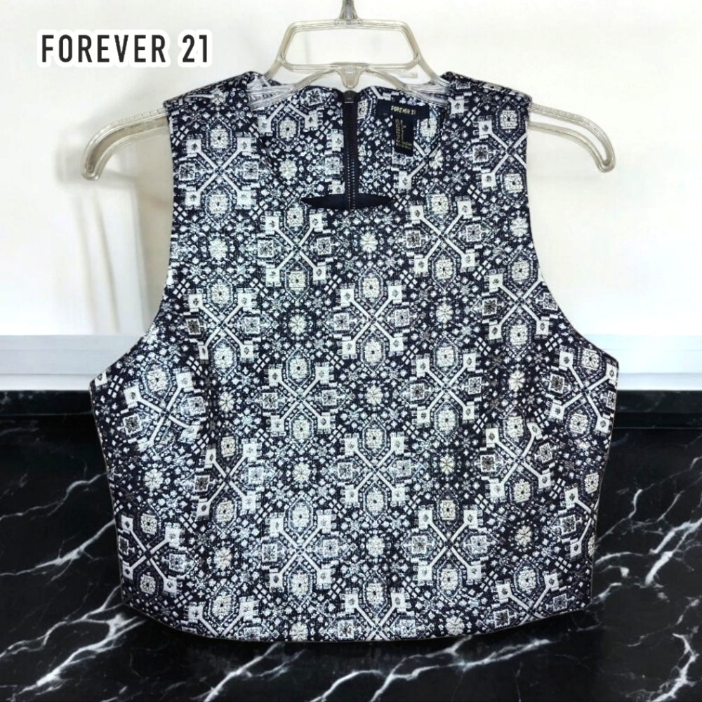 FOREVER 21 Black & White Patterned Embroidered Top - Small